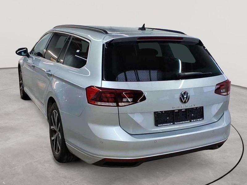 Gebraucht VW Passat 200 PS (147 kW) 2022 Silber Kombi