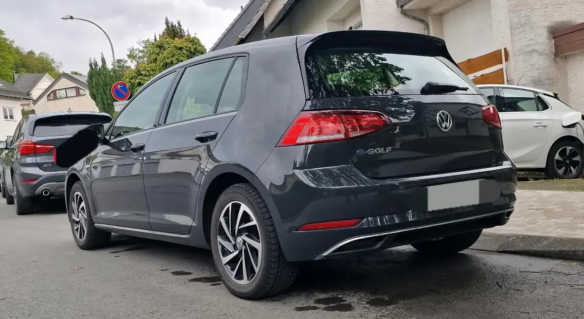 Gebraucht VW e-Golf 100 kW (136 PS) 2020 Grau Kleinwagen