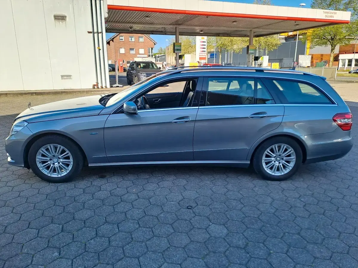 Second-hand Mercedes E250 204 CP (150 kW) 2011 Argintiu Berlinǎ