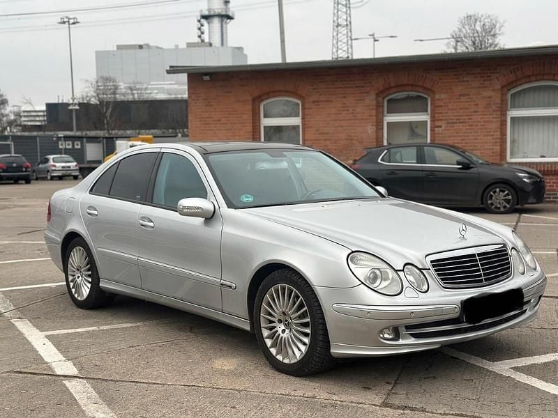 Usata Mercedes E320 224 CV (164 kW) 2006 Argento Berlina