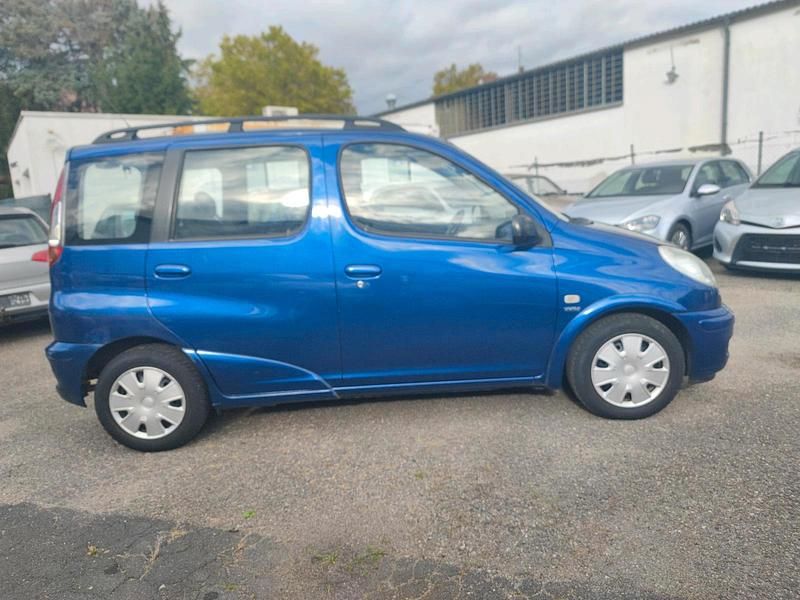 Gebraucht Toyota Yaris Verso 84 PS (61 kW) 2004 Blau Van / Kleinbus