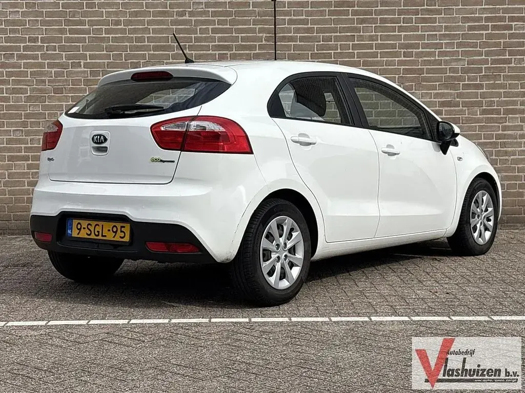 Gebraucht Kia Rio Comfort 86 PS (63 kW) 2013 Weiß Limousine