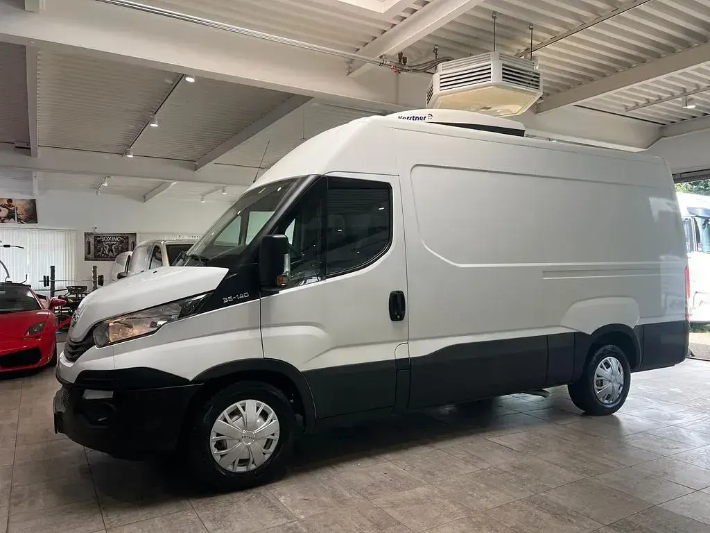 Gebraucht Iveco Daily 136 PS (100 kW) 2019 Weiß Van / Kleinbus