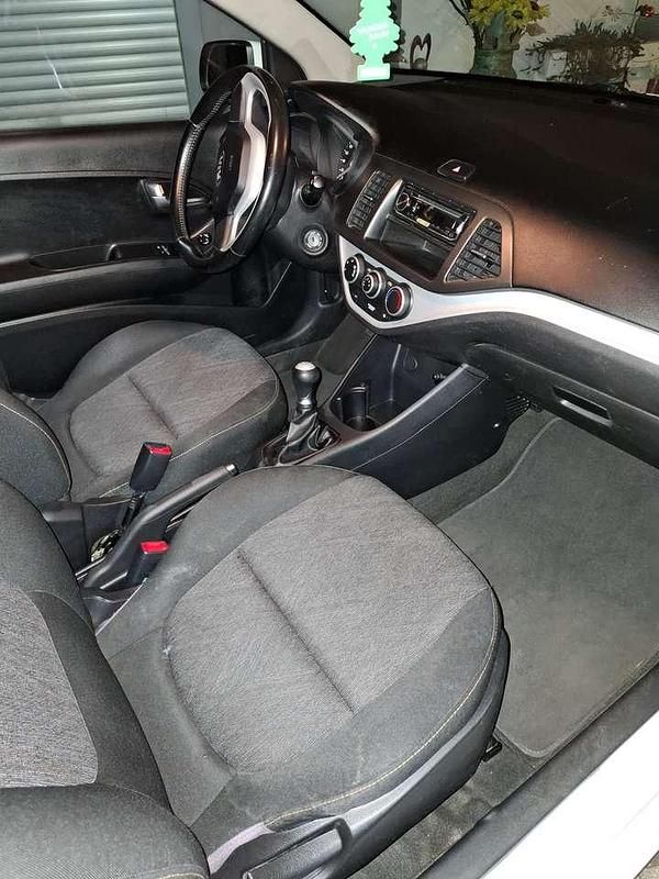 Gebraucht Kia Picanto 69 PS (50 kW) 2013 Weiß Kleinwagen