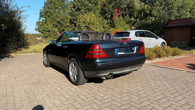 Blau Gebraucht 1998 Mercedes SLK200 Cabrio | 2.550 € (Teuer) - Bild 1/4