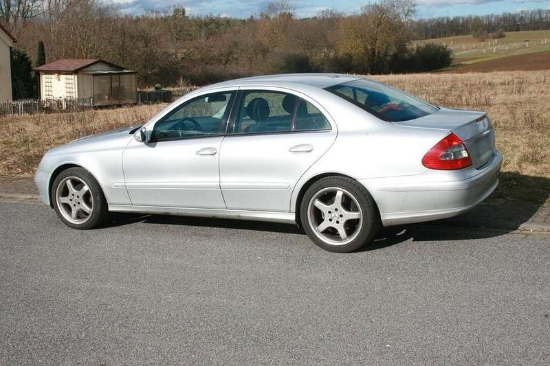 Gebraucht Mercedes E200 Elegance 184 PS (135 kW) 2007 Silber Limousine
