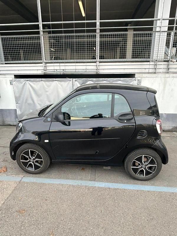 Gebraucht Smart ForTwo Coupé 60 kW (82 PS) 2021 Schwarz Kleinwagen