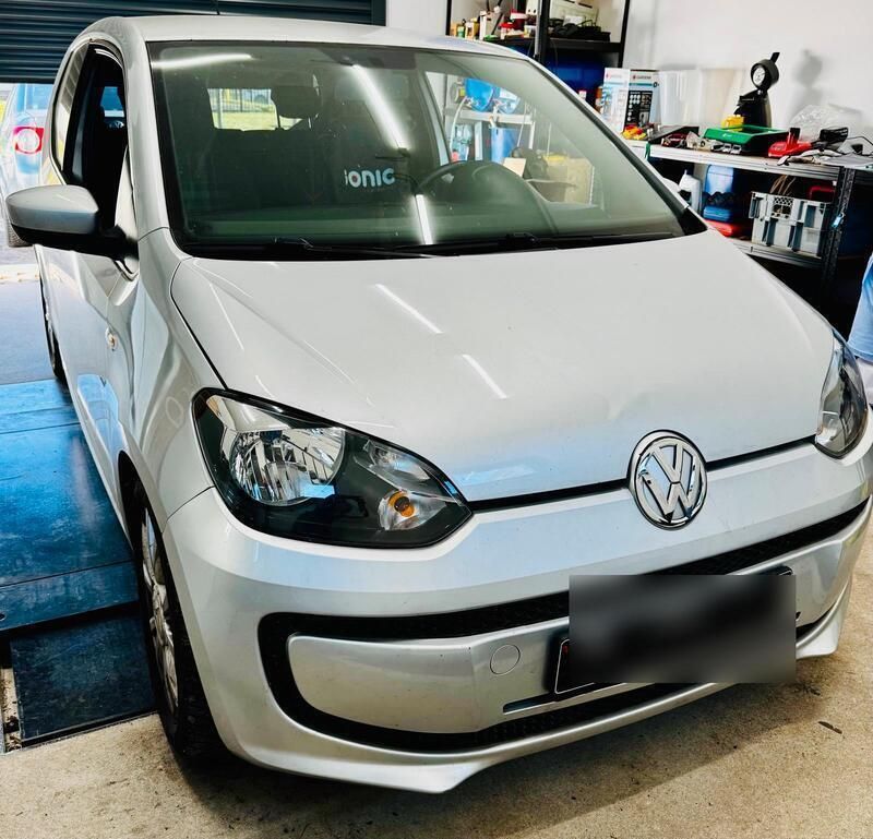 Silber Gebraucht 2016 VW up! CLUB Kleinwagen | 3.900 € (Superpreis) - Bild 1/4