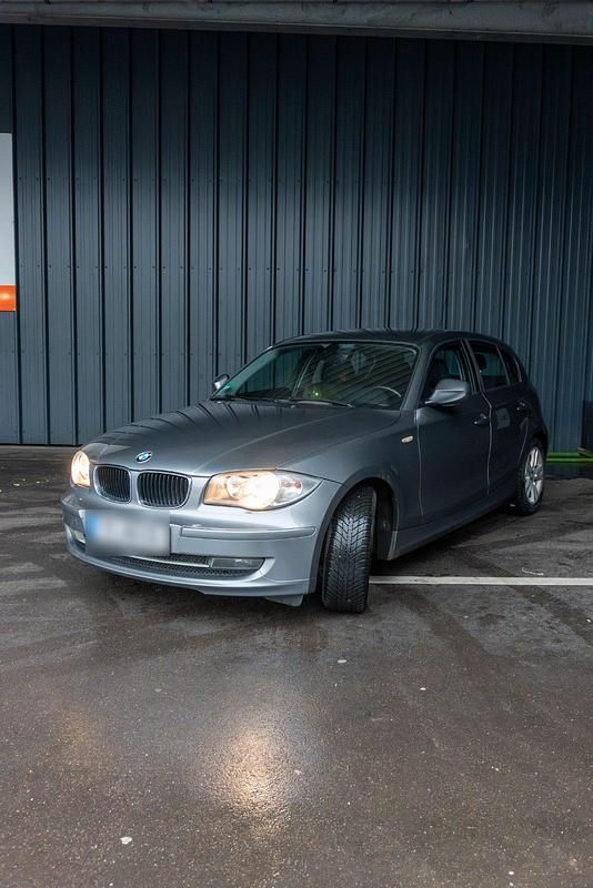 Grau Gebraucht 2011 BMW 120 Kleinwagen | 5.290 € (Guter Preis) - Bild 1/4