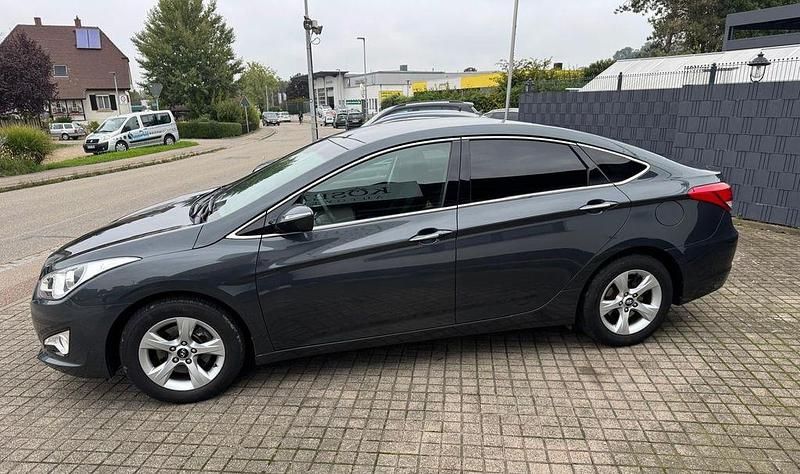 Gebraucht Hyundai i40 Style 136 PS (100 kW) 2012 Grau Limousine