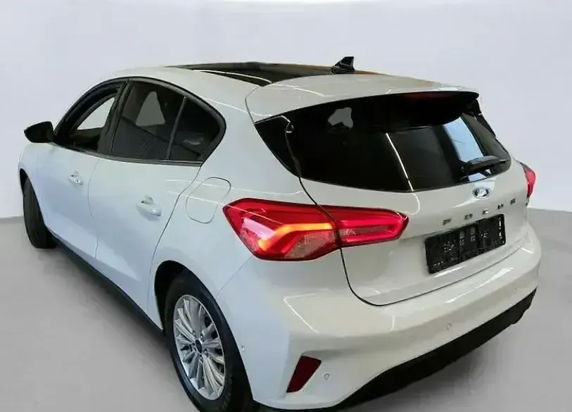 Gebraucht Ford Focus Titanium X 125 PS (91 kW) 2021 Frostweiß Limousine