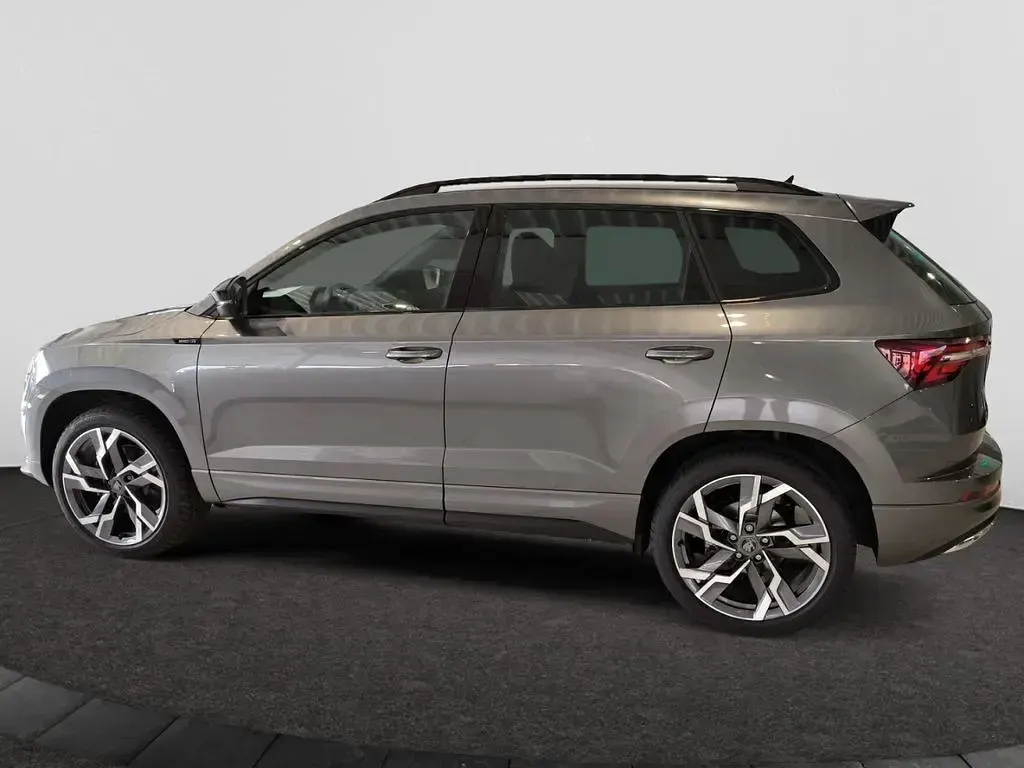 Neu Skoda Karoq SportLine 150 PS (110 kW) 2026 Grau SUV