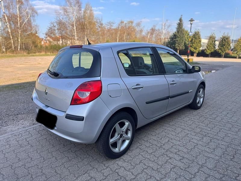 Gebraucht Renault Clio II 75 PS (55 kW) 2008 Silber Kleinwagen