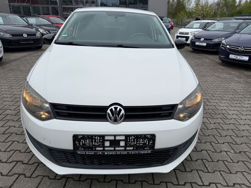 Weiß Gebraucht 2010 VW Polo Trendline Limousine | 3.749 € (Fairer Preis) - Bild 1/4