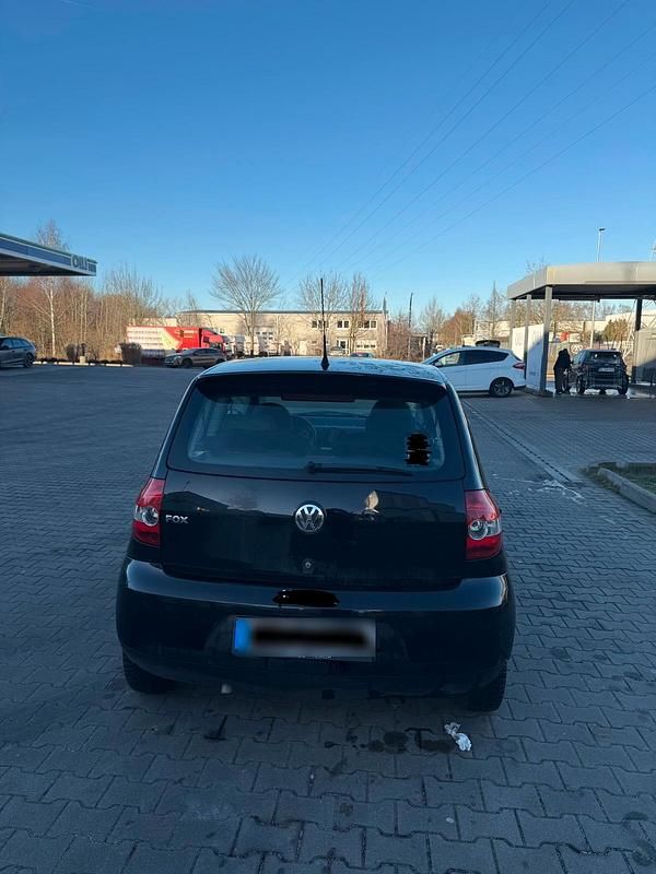 Gebraucht VW Fox 54 PS (39 kW) 2010 Schwarz Kleinwagen
