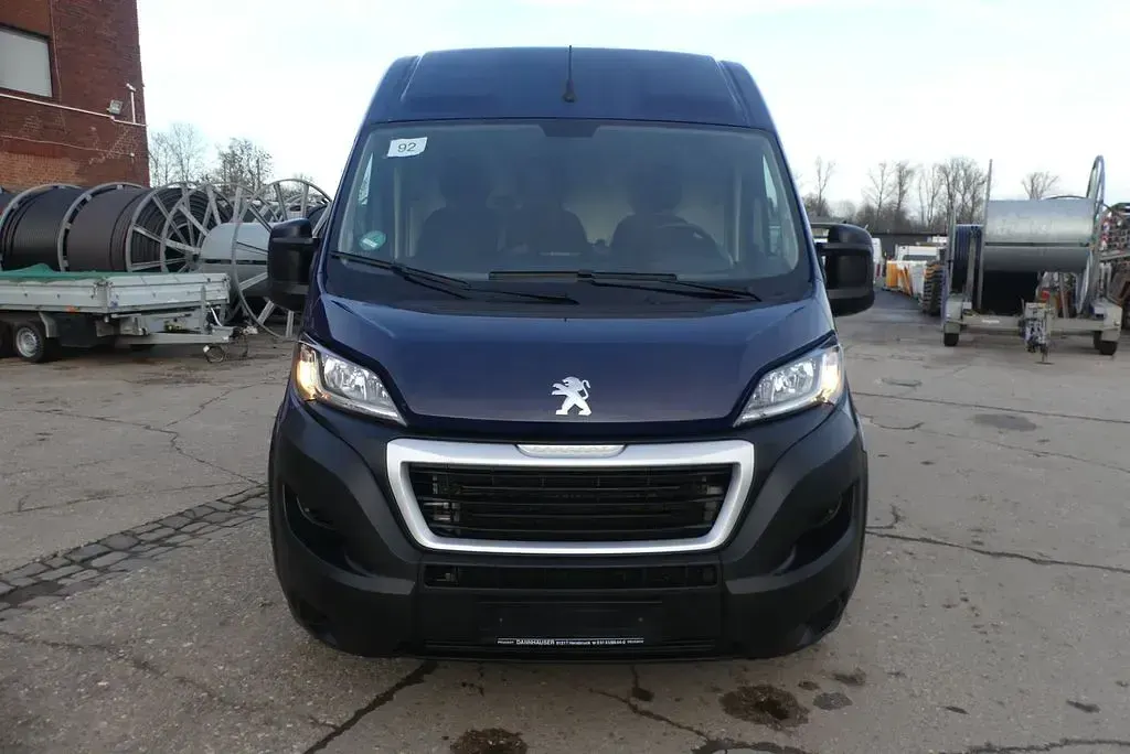 Gebraucht Peugeot Boxer 140 PS (102 kW) 2021 Blau Van