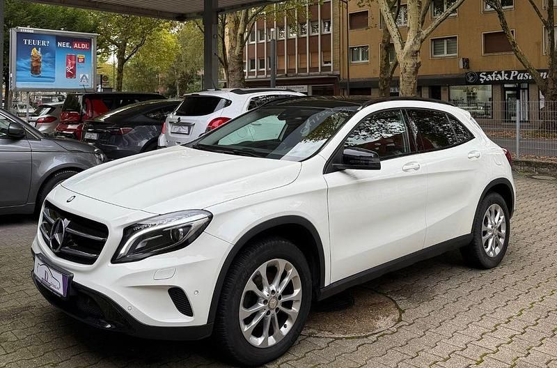 Gebraucht Mercedes GLA200 156 PS (114 kW) 2015 Weiß SUV