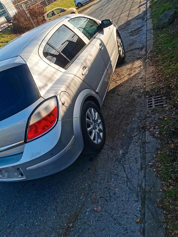 Gebraucht Opel Astra 100 PS (73 kW) 2005 Silber Kleinwagen
