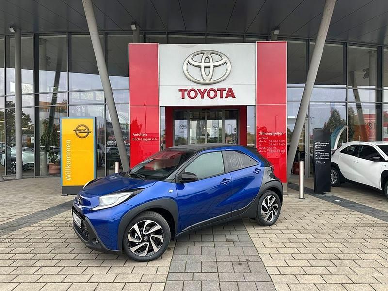 Juniper blue / black mica Neu 2025 Toyota Aygo X SUV | 21.790 € (Teuer) - Bild 1/4