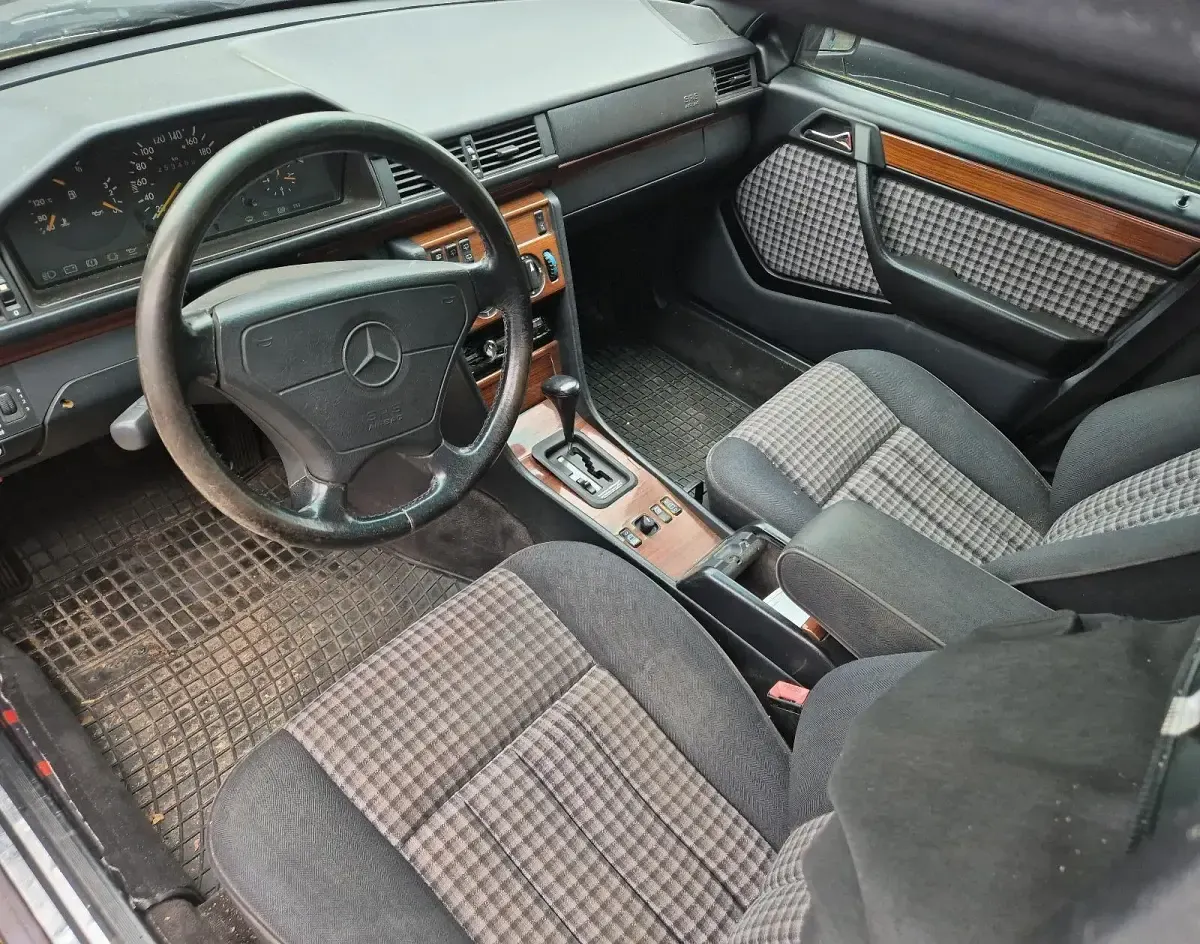 Gebraucht Mercedes E220 150 PS (110 kW) 1994 Kombi