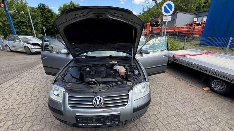 Urbangrey metallic Gebraucht 2004 VW Passat Kombi | 667 € (Superpreis) - Bild 1/4
