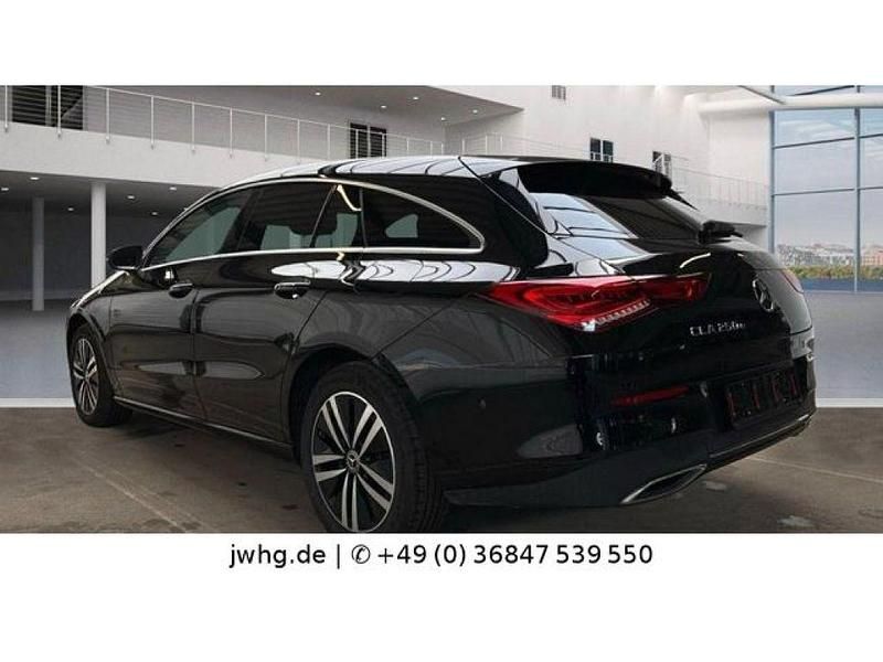 Gebraucht Mercedes CLA250e 218 PS (160 kW) 2022 Nachtschwarz (metallic) Limousine