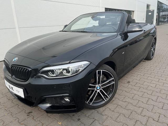 Gebraucht BMW 220 M Sport 184 PS (135 kW) 2021 Schwarz metallic black sapphire metallicschwarz Cabrio