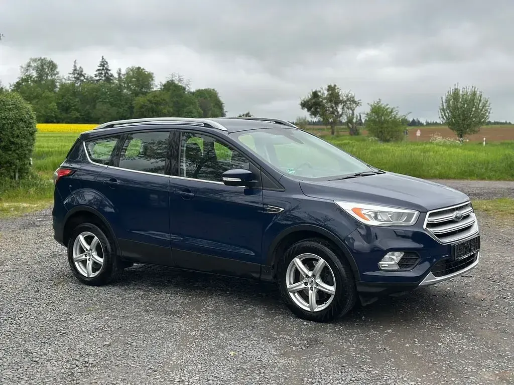 Usado Ford Kuga Cool & Connect 150 HP (110 kW) 2017 Azul SUV
