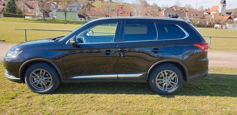 Gebraucht Mitsubishi Outlander Edition 150 PS (110 kW) 2020 Schwarz SUV