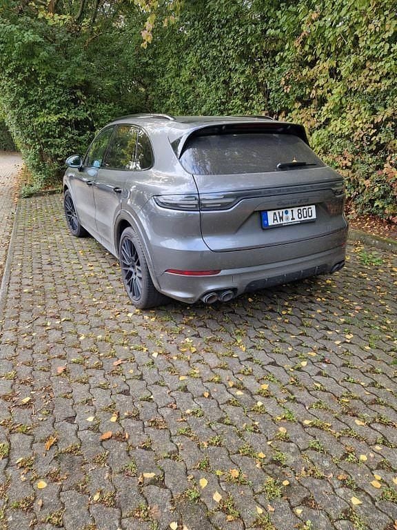 Grau Gebraucht 2021 Porsche Cayenne SUV | 79.500 € (Superpreis) - Bild 1/1