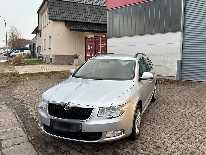 Gebraucht Skoda Superb 140 PS (102 kW) 2012 Silber Kombi