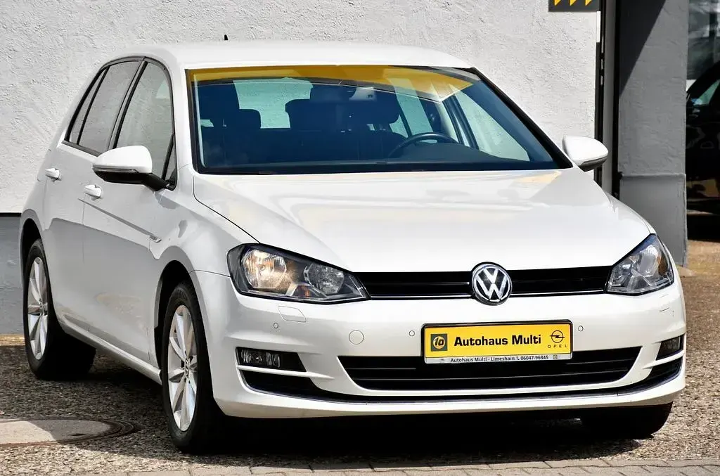 Gebraucht VW Golf VII LOUNGE 110 PS (80 kW) 2019 Weiß Limousine