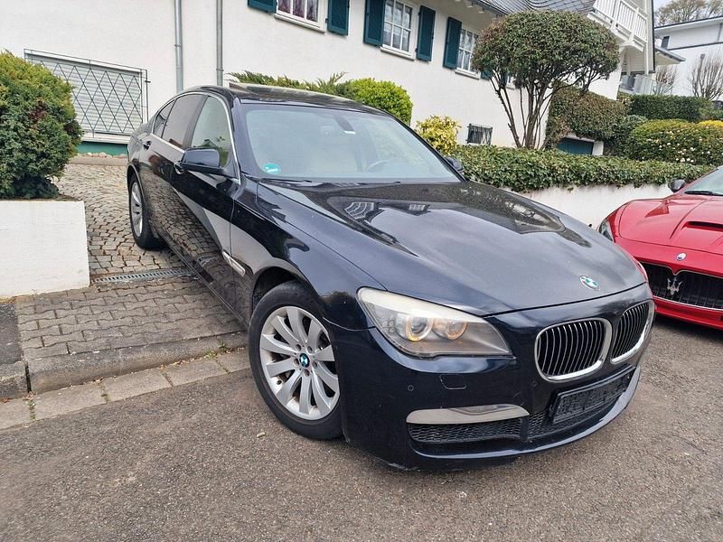 Gebraucht BMW 740L M Sport 326 PS (239 kW) 2011 Blau Limousine