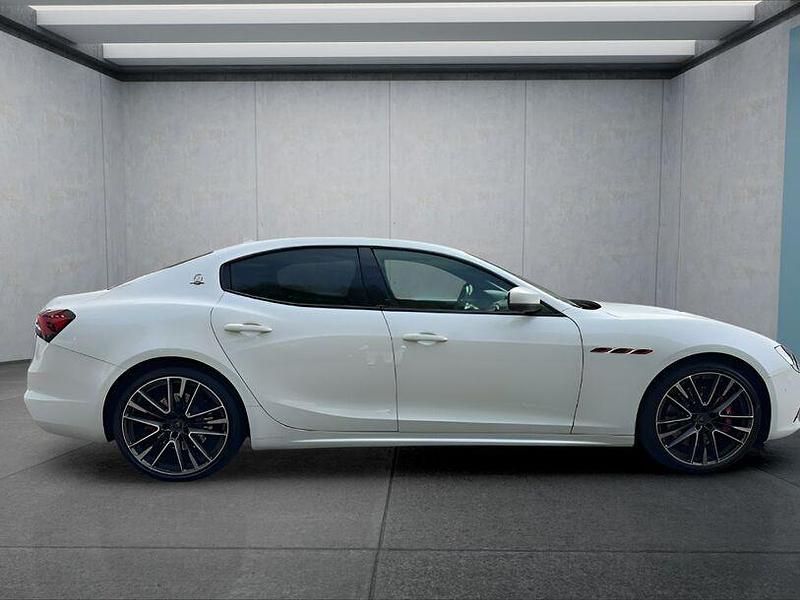 Gebraucht Maserati Ghibli 581 PS (427 kW) 2021 Weiss Limousine
