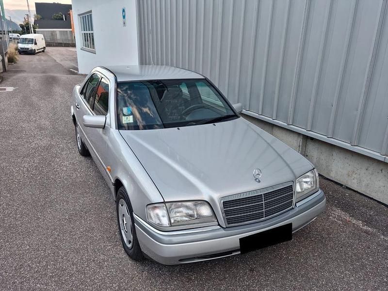 Gebraucht Mercedes C180 Elegance 122 PS (89 kW) 1995 Silber Limousine