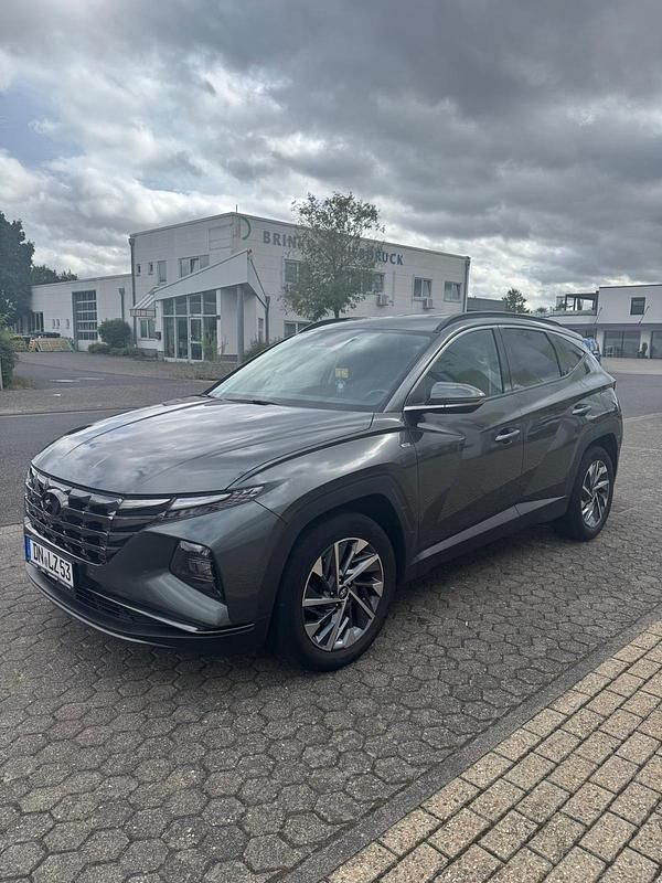 Grau Gebraucht 2021 Hyundai Tucson SUV | 23.500 € (Superpreis) - Bild 1/4