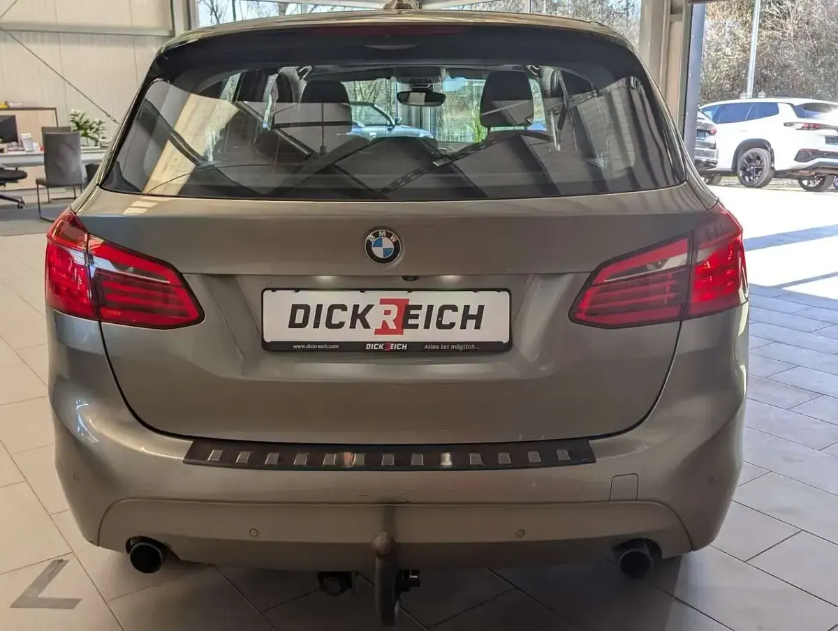 Gebraucht BMW 220 Advantage 192 PS (141 kW) 2016 Platinsilber metallic Van / Kleinbus