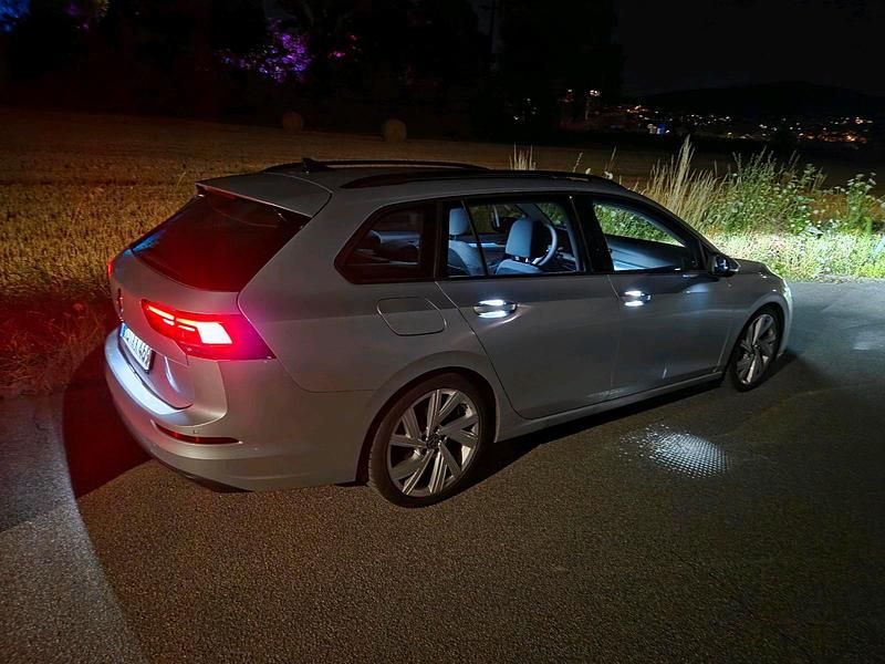 Gebraucht VW Golf VIII 150 PS (110 kW) 2022 Silber Kombi