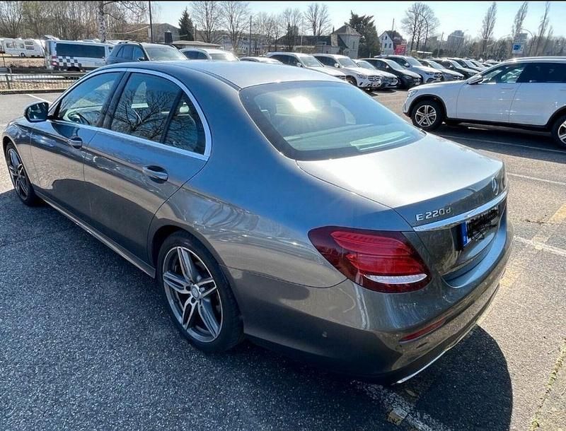 Gebraucht Mercedes E220 AMG line 194 PS (142 kW) 2016 Grau Limousine