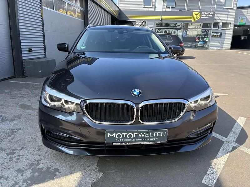 Gebraucht BMW 540 Sport Line 320 PS (235 kW) 2017 Sophistograu brillanteffekt me Kombi