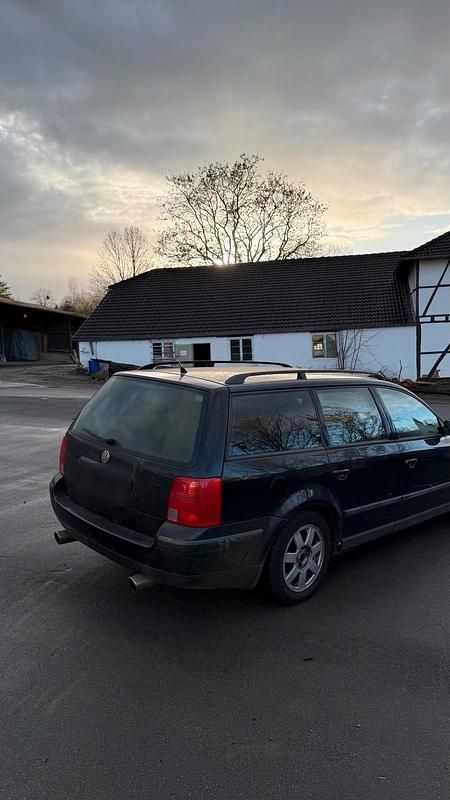 Gebraucht VW Passat 125 PS (91 kW) 1999 Schwarz Kombi