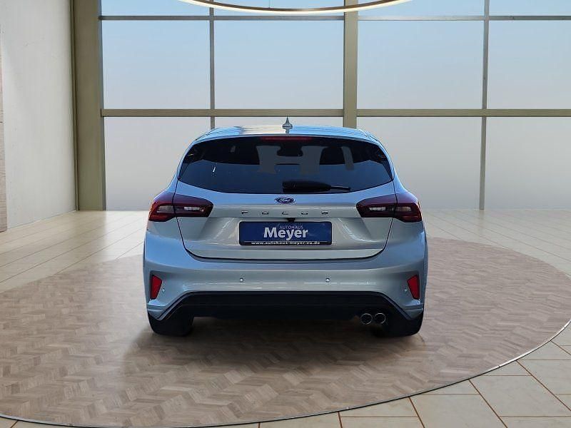 Usado Ford Focus ST-Line 116 CV (85 kW) 2025 Plateado Berlina