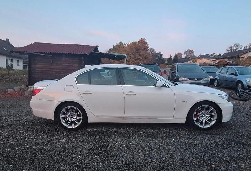 Weiß Gebraucht 2006 BMW 525 Limousine | 5.600 € (Fairer Preis) - Bild 1/4
