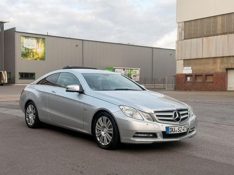Gebraucht Mercedes E250 Elegance 204 PS (150 kW) 2011 Grau Coupé