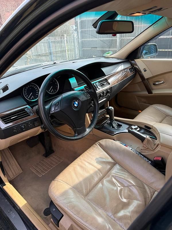 Gebraucht BMW 525 218 PS (160 kW) 2005 Grün Limousine