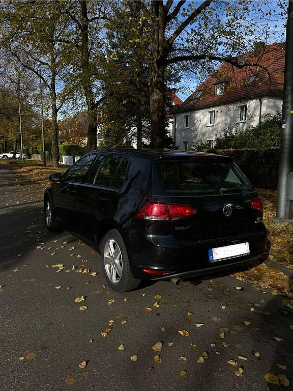 Schwarz Gebraucht 2015 VW Golf VII Comfortline Limousine | 9.000 € (Guter Preis) - Bild 1/4