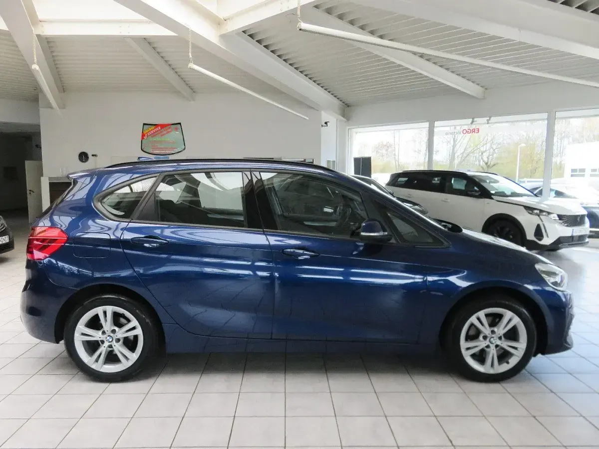 Używany BMW 218 Advantage 150 KM (110 kW) 2019 Niebieski Kombi