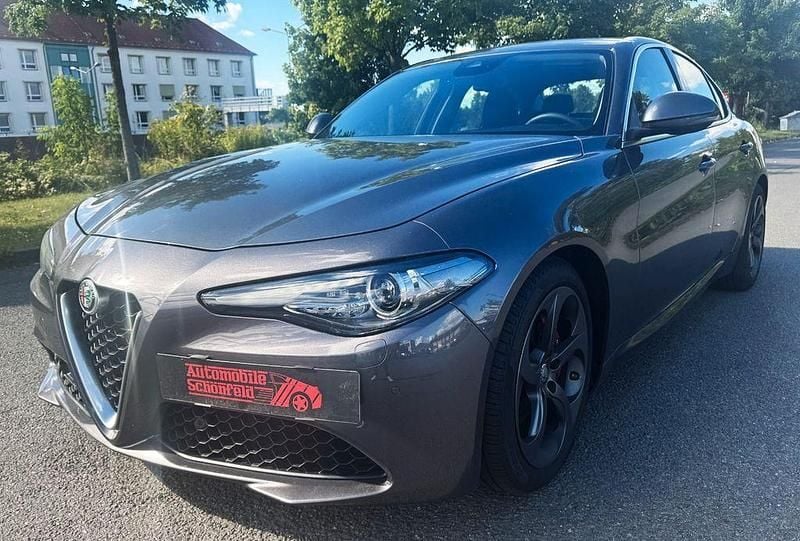 Grau Gebraucht 2017 Alfa Romeo Giulia Super Limousine | 21.800 € (Fairer Preis) - Bild 1/4
