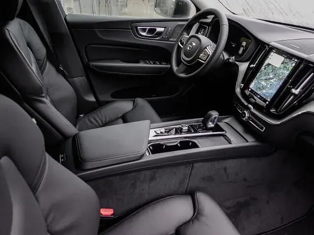 Gebraucht Volvo XC60 Plus 197 PS (144 kW) 2024 Grau SUV