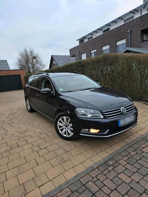 Gebraucht VW Passat 105 PS (77 kW) 2012 Schwarz Kombi